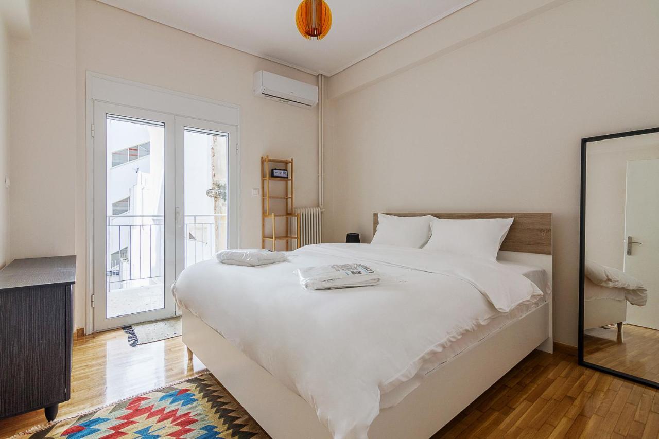 A Modern 2-Bedroom Apartment Near Areios Pagos Athen Exterior foto