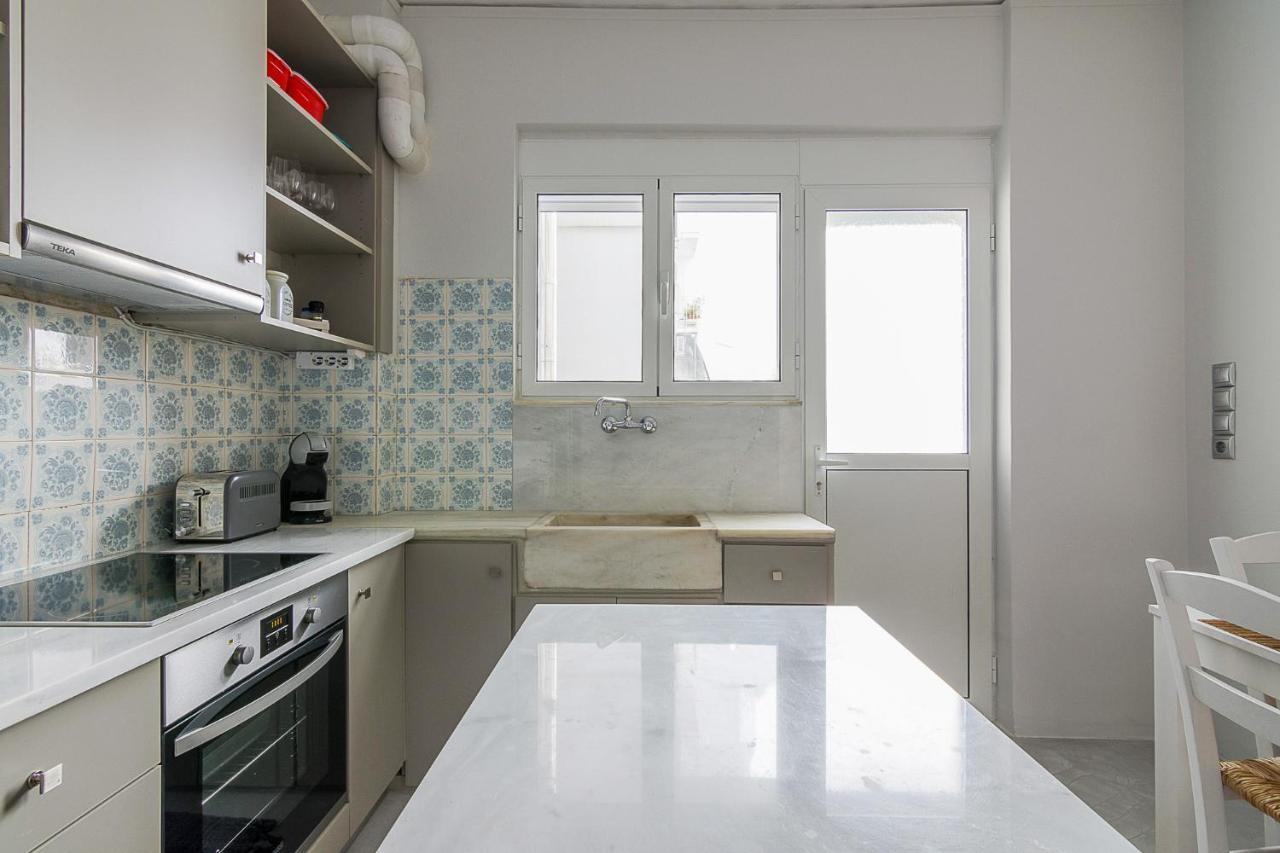 A Modern 2-Bedroom Apartment Near Areios Pagos Athen Exterior foto